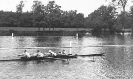 1930 Wyfold four practising at Henley