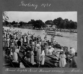 Molesey 1921 - senior eights final, Thames winning from London